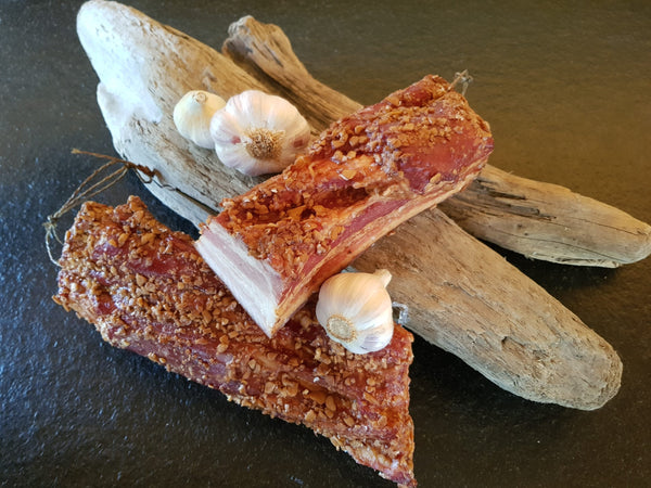 Geräuchertes Knoblauchbrüstel ( Innviertler Konfispeck) Schmankerl aus Österreich